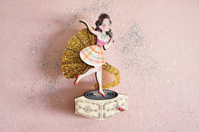 Laliblue - Pin Up Singer Brooch