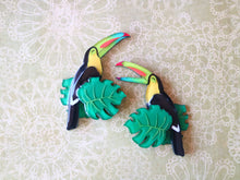 Vera Chan - Happy toucan brooch (Open beak)