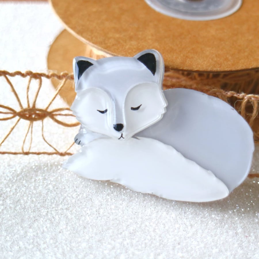 Vera Chan Original - Arctic fox (Sleeping)