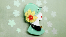 Vera Chan - Lady Portrait Brooch (Green)