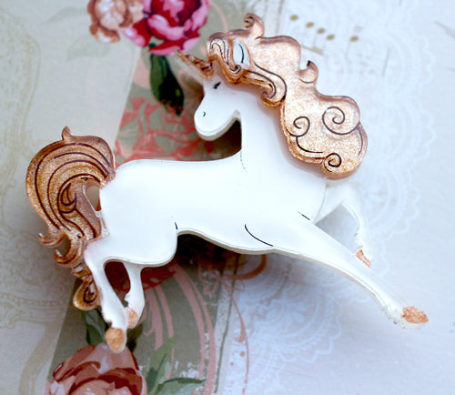 Vera Chan - Heather the unicorn brooch