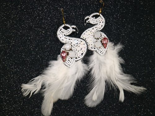 Beaded bird earring - White peacock