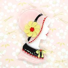 Vera Chan - Lady Portrait Brooch (Pink)